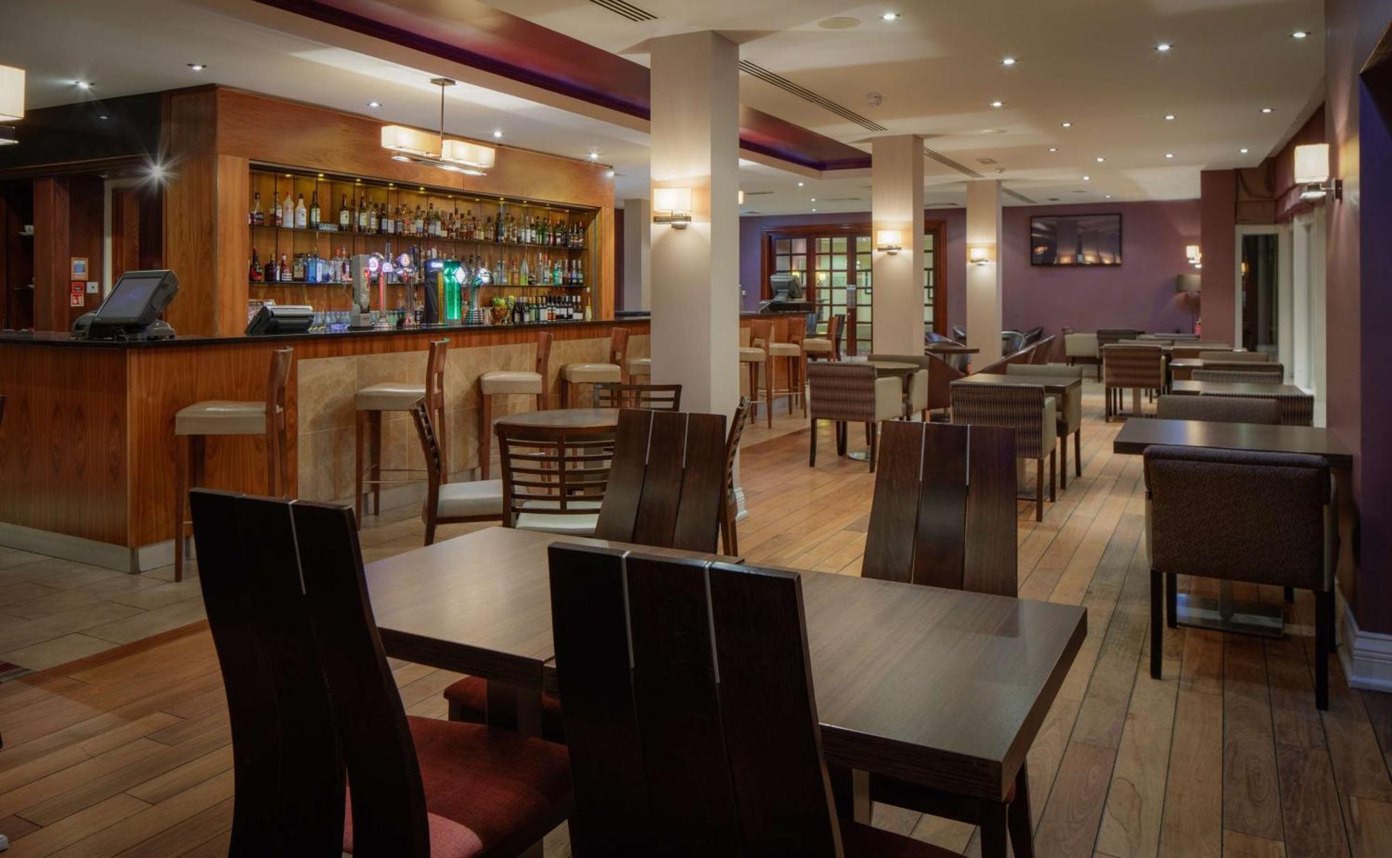 Doubletree By Hilton Belfast Templepatrick Hotell Exteriör bild
