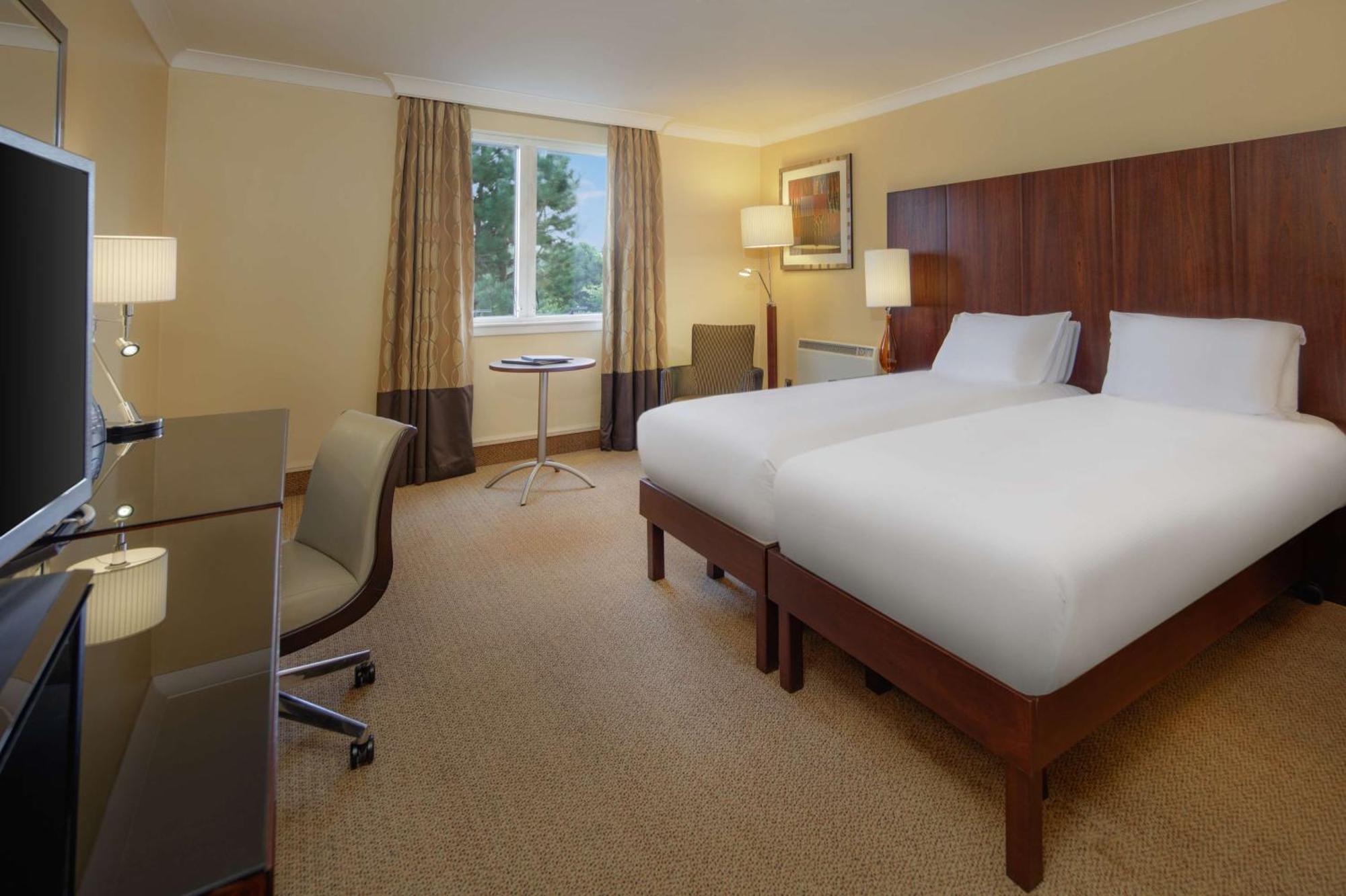 Doubletree By Hilton Belfast Templepatrick Hotell Exteriör bild
