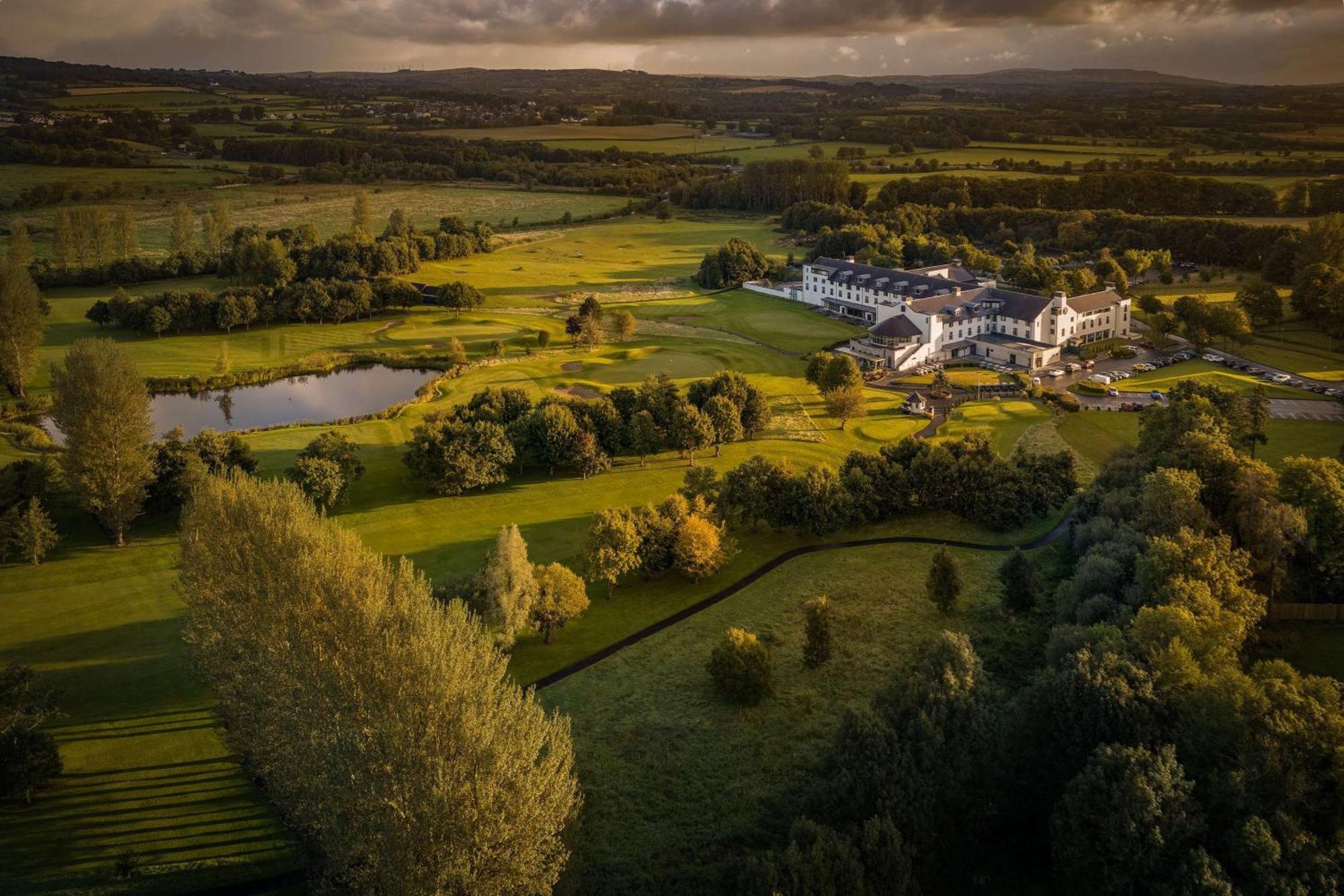 Doubletree By Hilton Belfast Templepatrick Hotell Exteriör bild