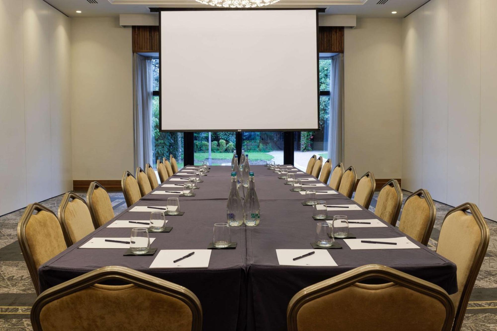 Doubletree By Hilton Belfast Templepatrick Hotell Exteriör bild
